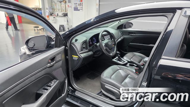 Hyundai AVANTE 2016 — photo 13