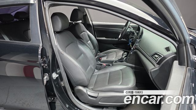 Hyundai AVANTE 2016 — photo 17
