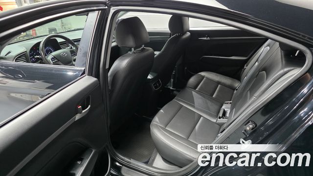 Hyundai AVANTE 2016 — photo 18