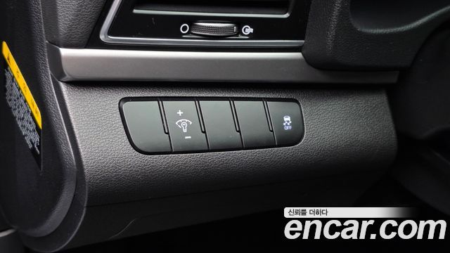 Hyundai AVANTE 2016 — photo 26