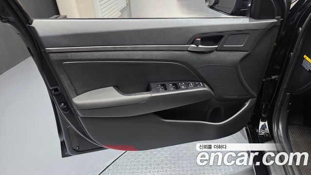 Hyundai AVANTE 2016 — photo 14