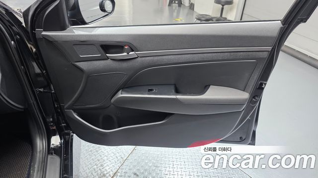 Hyundai AVANTE 2016 — photo 15