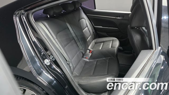 Hyundai AVANTE 2016 — photo 16