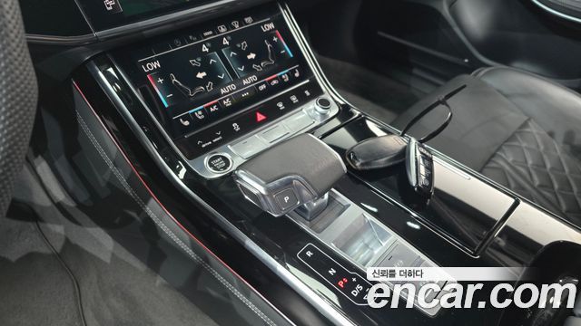Audi A8 2023 — photo 12