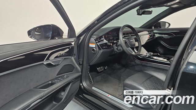 Audi A8 2023 — photo 13
