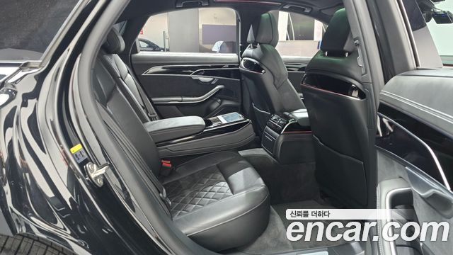 Audi A8 2023 — photo 17