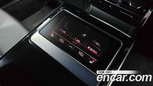 Audi A8 2023 — photo 24
