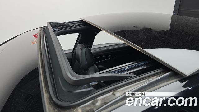 Audi A8 2023 — photo 25