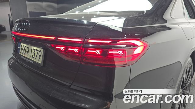 Audi A8 2023 — photo 9