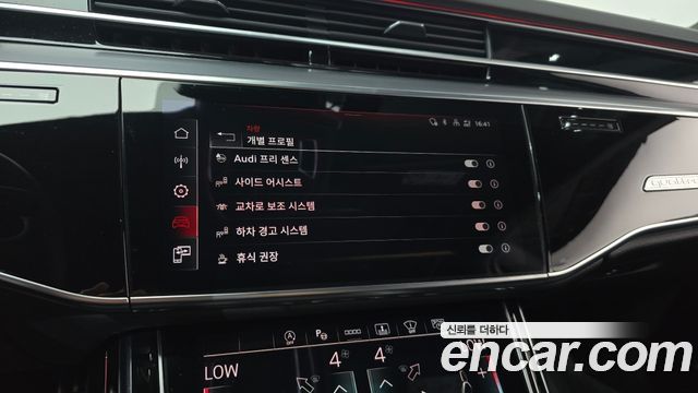 Audi A8 2023 — photo 27