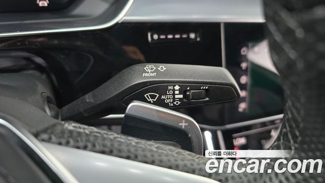 Audi A8 2023 — photo 28