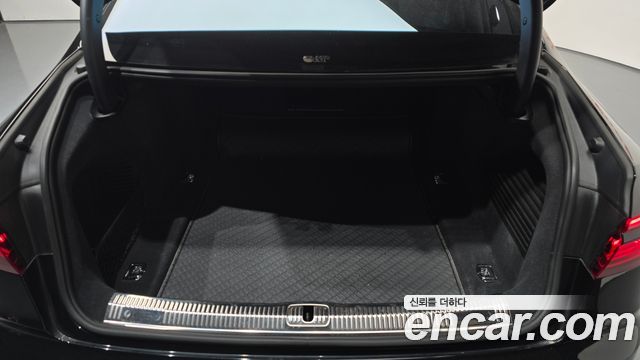 Audi A8 2023 — photo 29