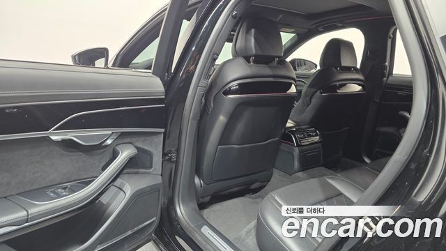 Audi A8 2023 — photo 30