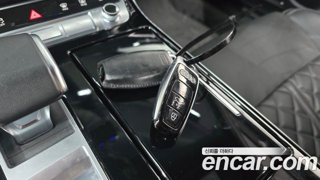 Audi A8 2023 — photo 31
