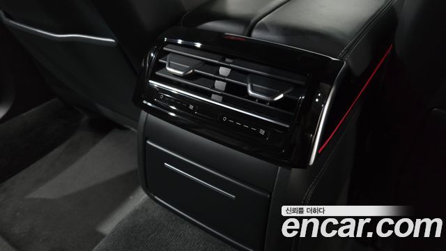 Audi A8 2023 — photo 33