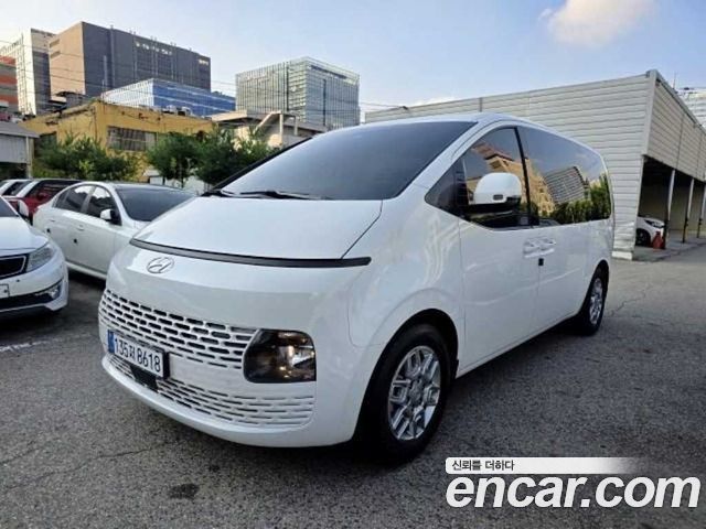 Hyundai Staria 2023 — photo 1