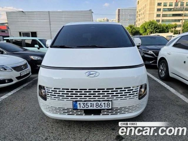 Hyundai Staria 2023 — photo 2