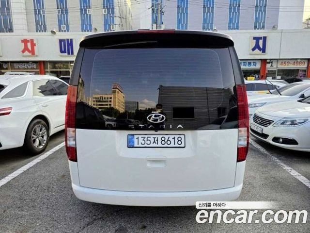 Hyundai Staria 2023 — photo 3