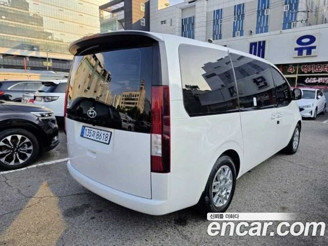 Hyundai Staria 2023 — photo 4