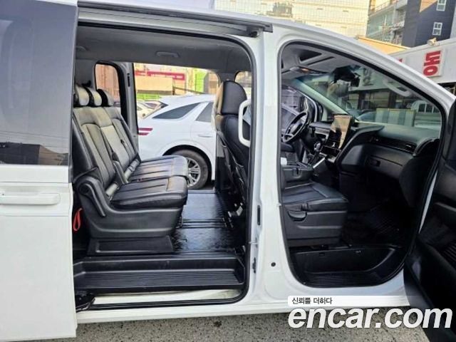 Hyundai Staria 2023 — photo 11