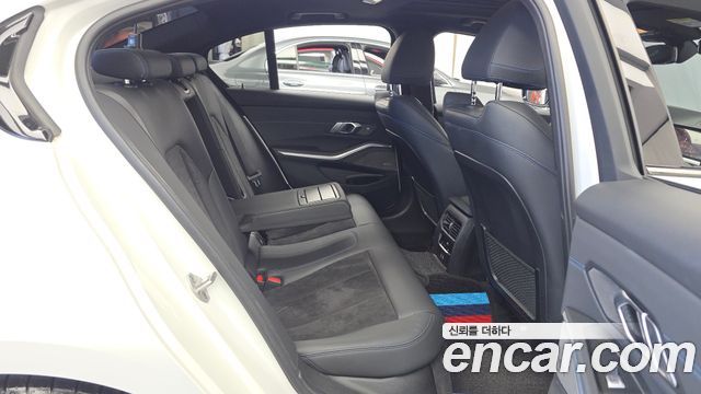 BMW 3-Series 2021 — photo 17