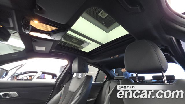 BMW 3-Series 2021 — photo 25