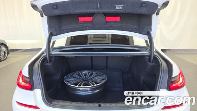 BMW 3-Series 2021 — photo 26