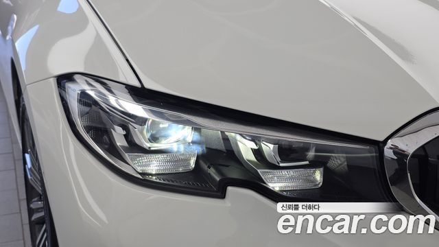 BMW 3-Series 2021 — photo 8