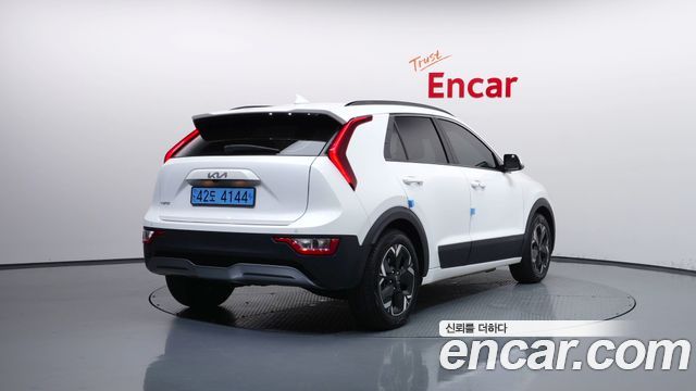 Kia Niro 2023 — photo 2