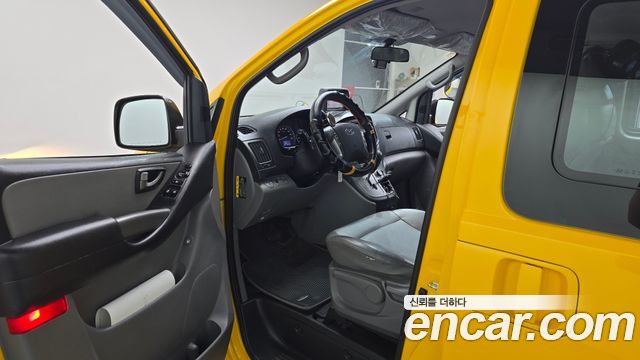 Hyundai Starex 2017 — photo 10