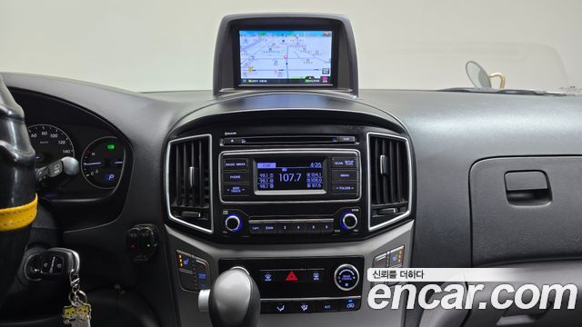 Hyundai Starex 2017 — photo 12