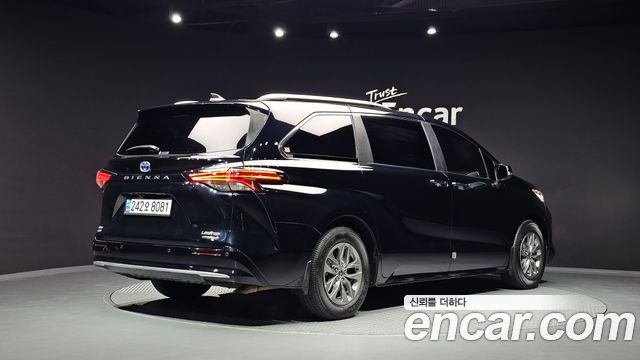 Toyota Sienna 2024 — photo 2