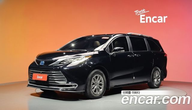 Toyota Sienna 2024 — photo 1