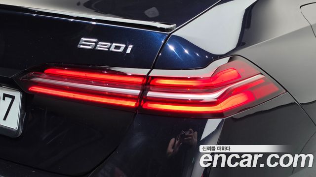 BMW 5-Series 2024 — photo 9