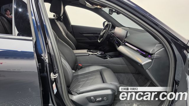 BMW 5-Series 2024 — photo 16