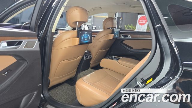 Genesis G80 2017 — photo 17