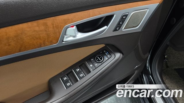 Genesis G80 2017 — photo 21