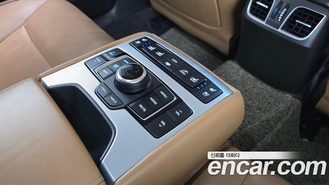 Genesis G80 2017 — photo 24