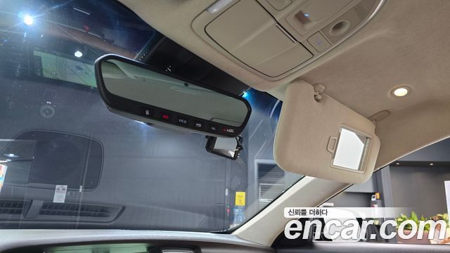 Genesis G80 2017 — photo 25