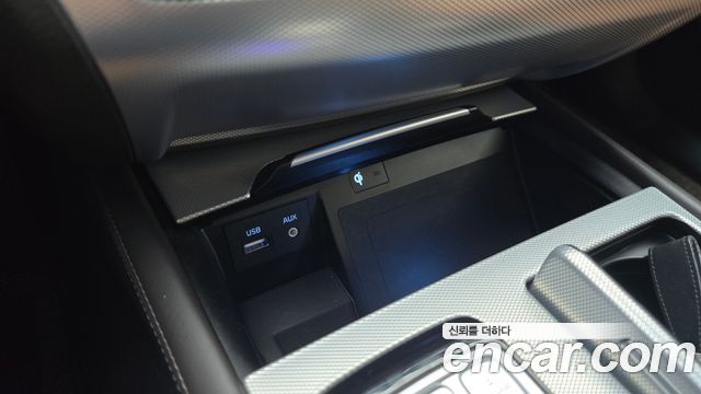 Genesis G80 2017 — photo 28