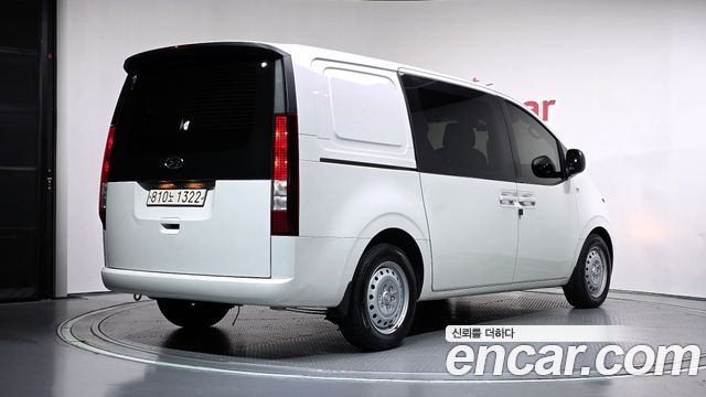 Hyundai Staria 2023 — photo 2