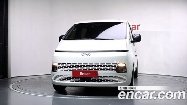 Hyundai Staria 2023 — photo 3