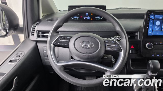 Hyundai Staria 2023 — photo 18