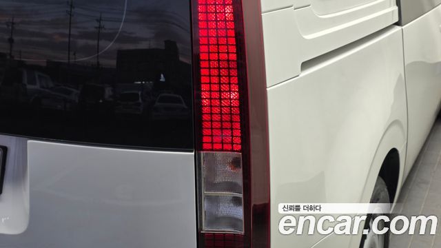 Hyundai Staria 2023 — photo 9