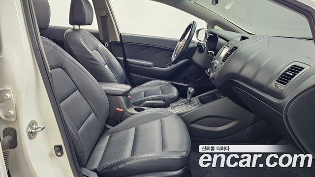 Kia K3 2014 — photo 11