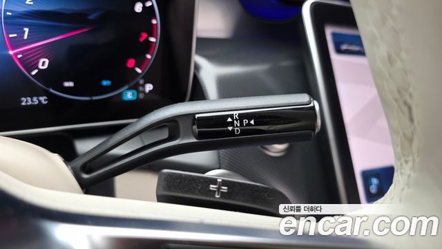 Mercedes-Benz GLC-Class 2026 — photo 12