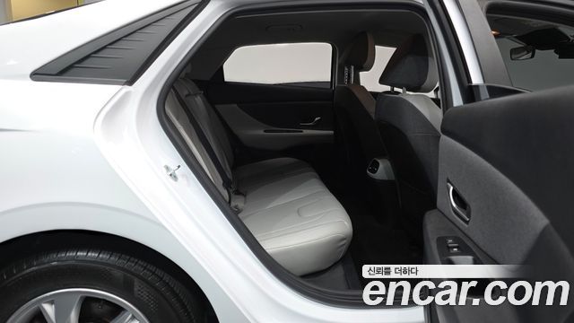 Hyundai AVANTE 2021 — photo 17