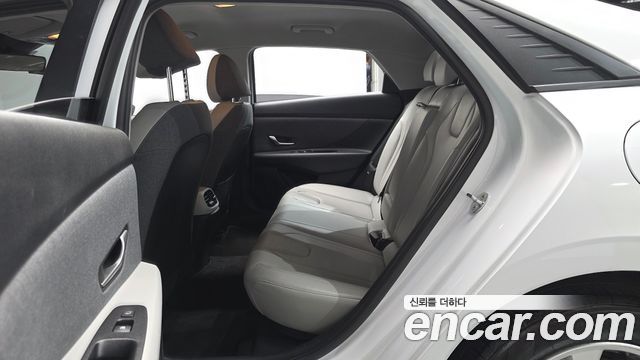 Hyundai AVANTE 2021 — photo 18