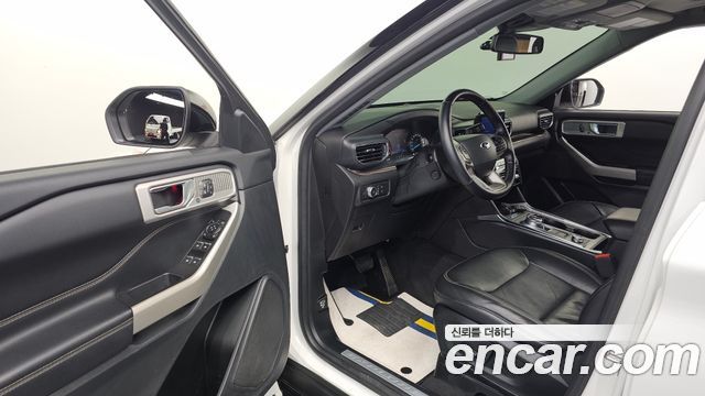 Ford Explorer 2021 — photo 10