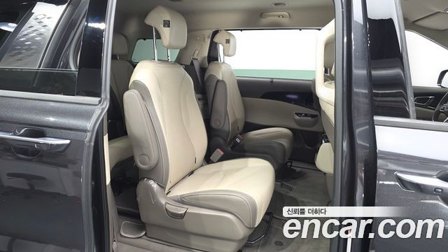 Kia Canival 2023 — photo 11
